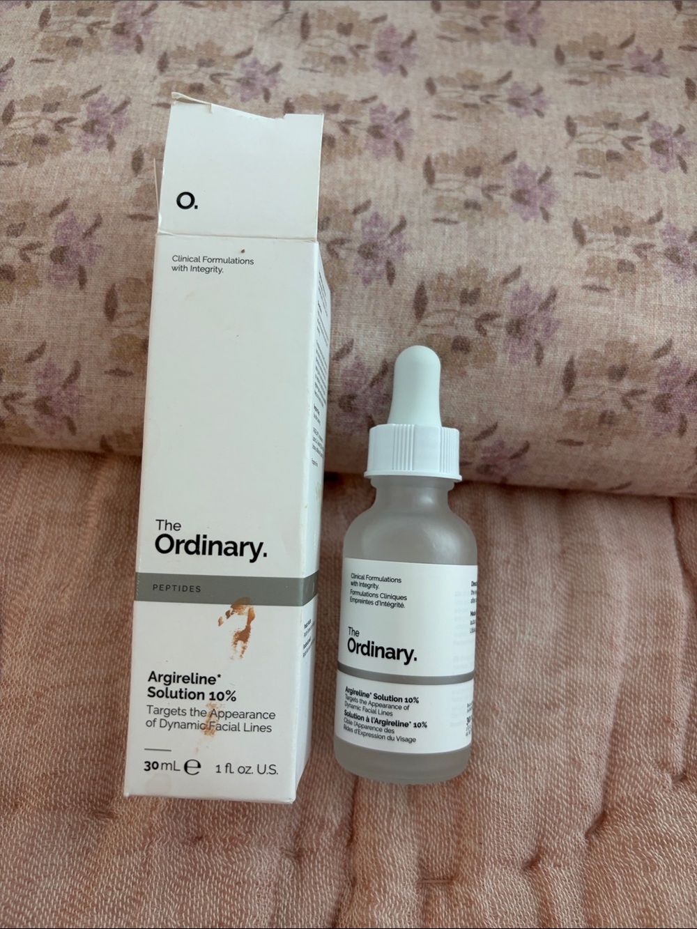 The Ordinary Argireline Solution 10% – White and Gray